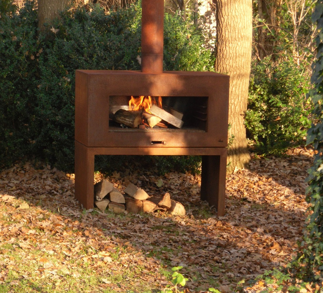 Adezz Enok Outdoor Fireplace | Coated or Corten Steel