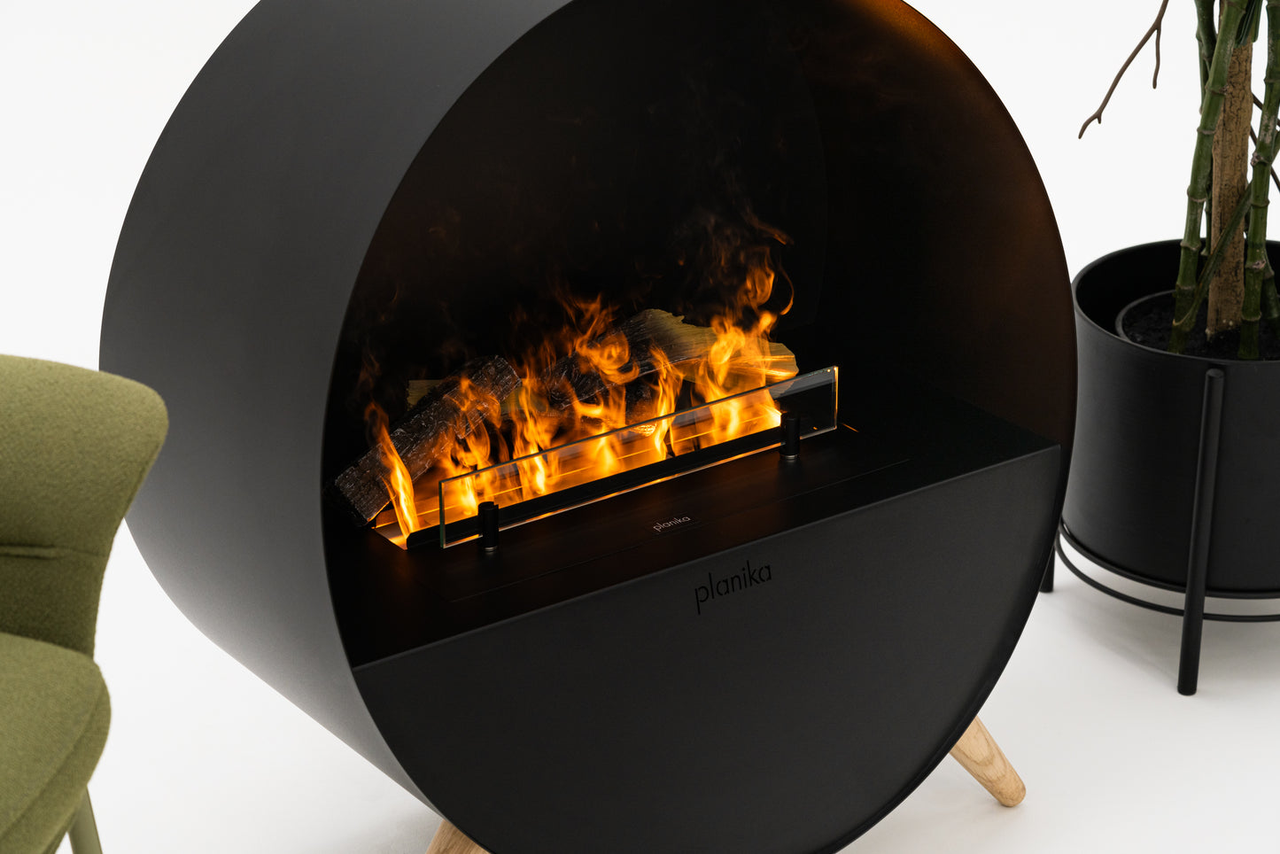 Planika Misty | Remote Controlled Freestanding Water Vapor Indoor Fireplace