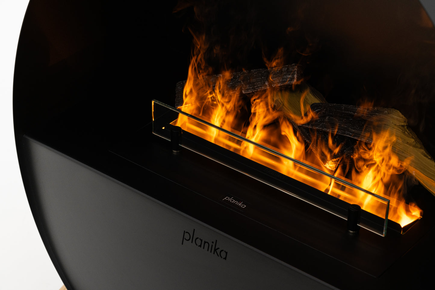 Planika Misty | Remote Controlled Freestanding Water Vapor Indoor Fireplace