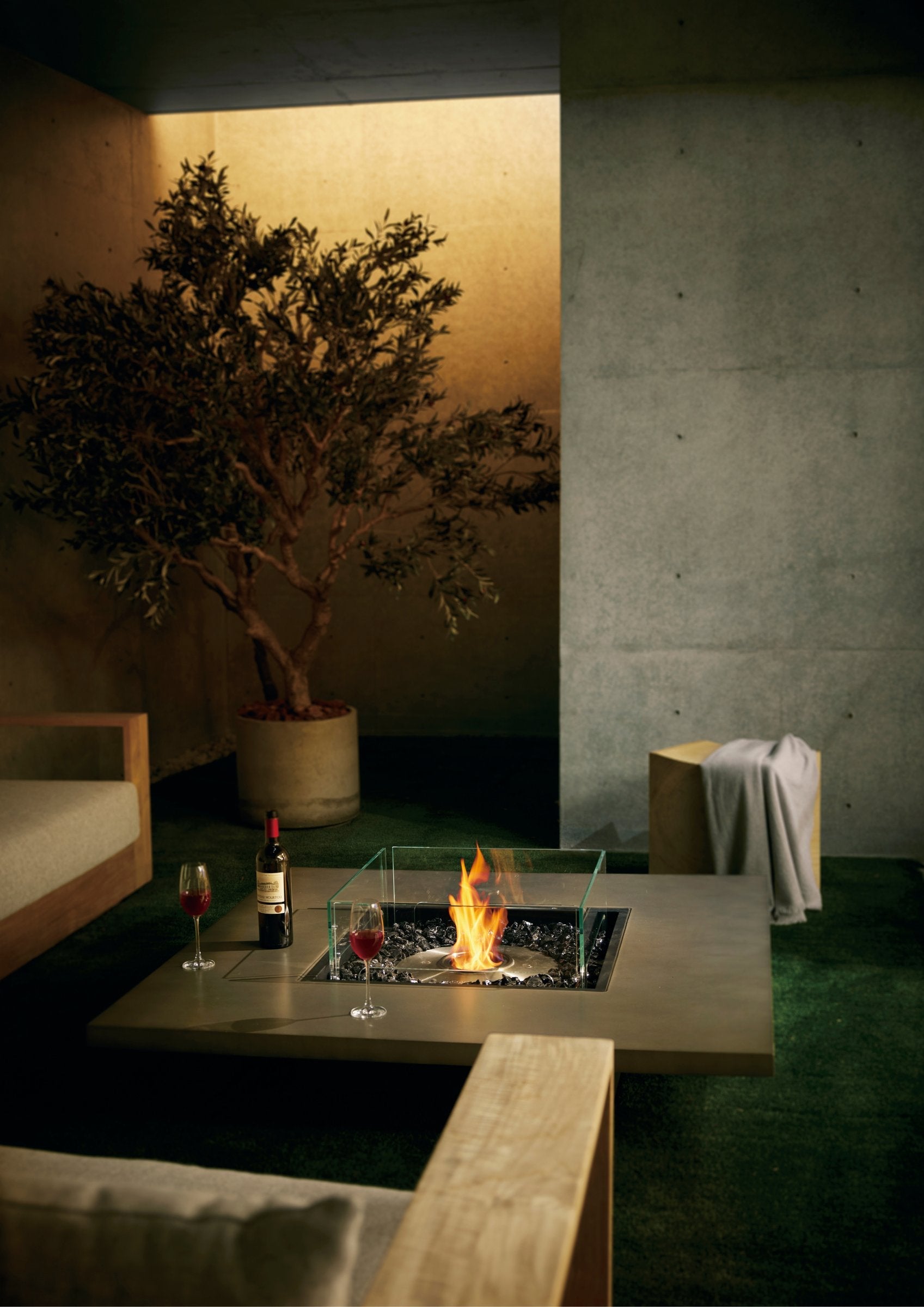 EcoSmart Fire Vertigo 50 Fire Pit Table lifestyle