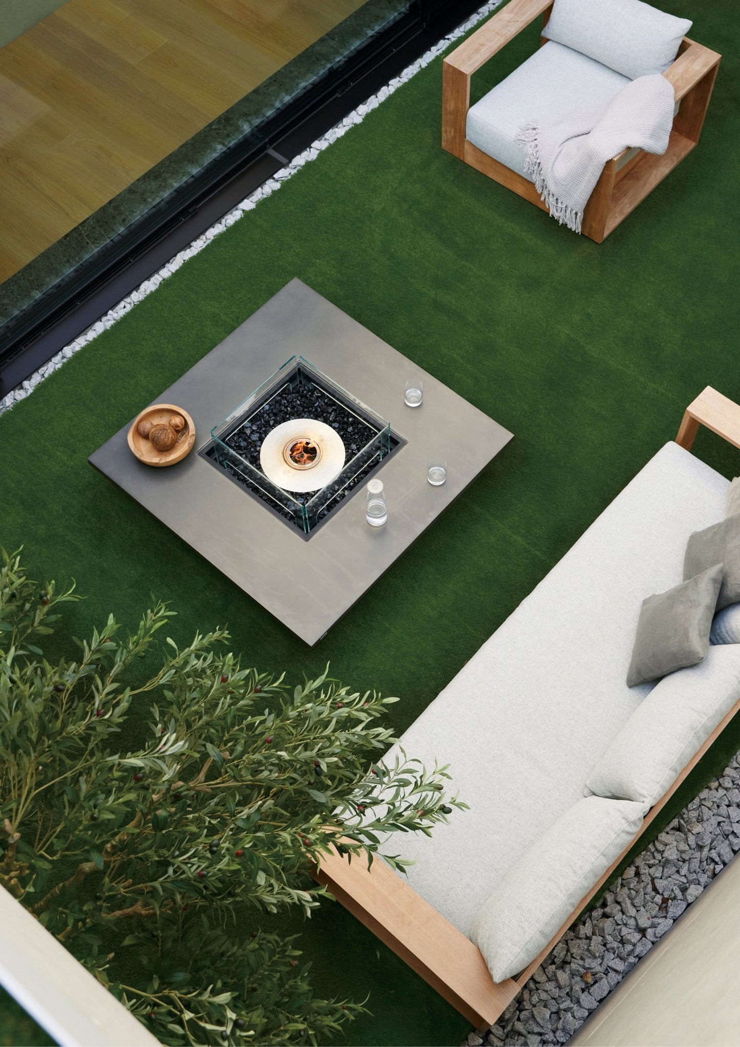 EcoSmart Fire Vertigo 50 Fire Pit Table lifestyle