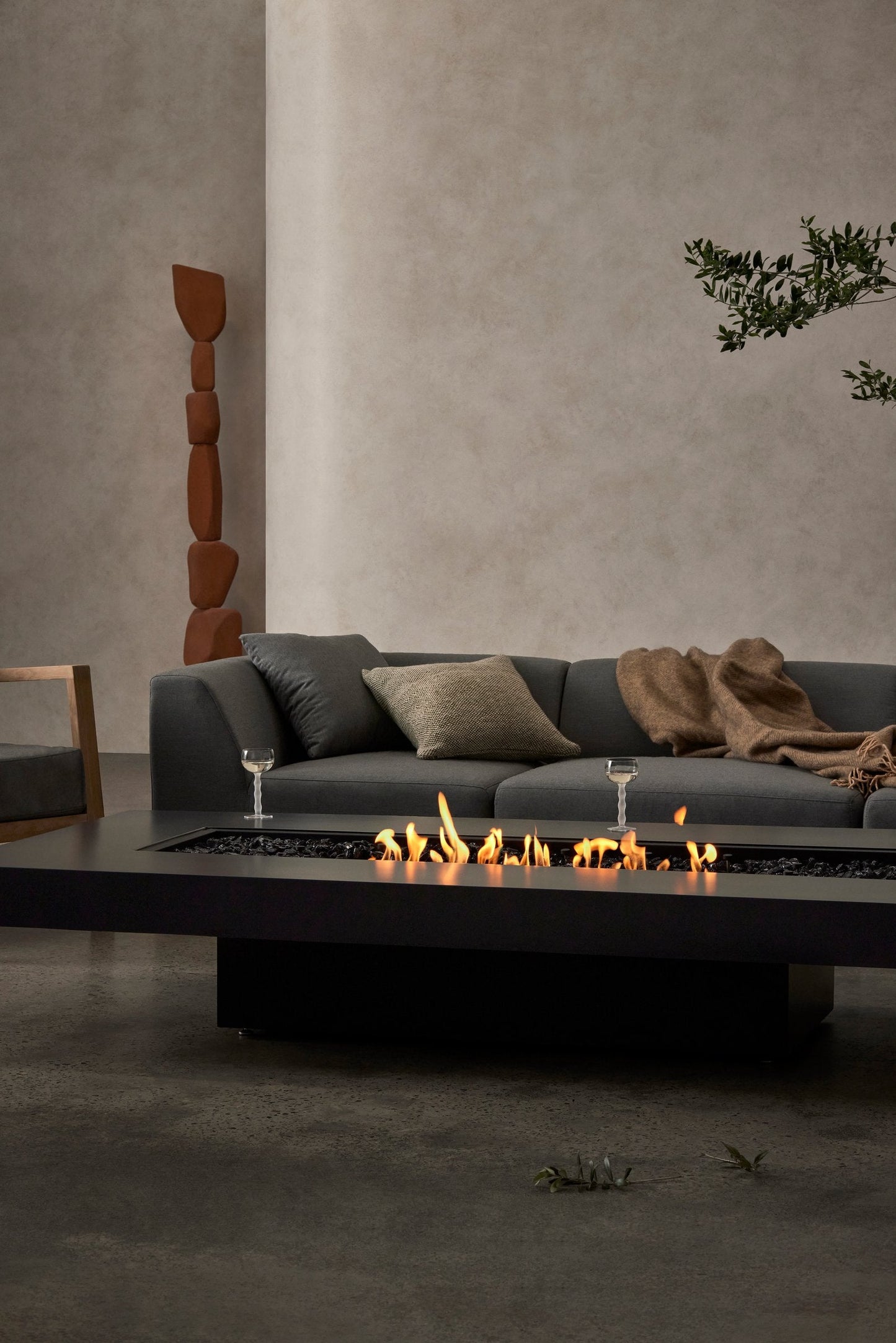EcoSmart Fire Gin 90 (Low) Fire Pit Table lifestyle